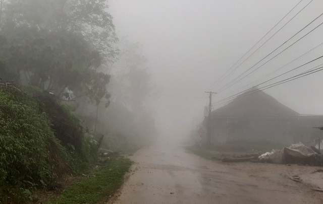 Sương mù dày đặc kéo dài, cuộc sống người dân đảo lộn hoàn toàn - 5 Sương mù dày đặc kéo dài, cuộc sống người dân đảo lộn hoàn toàn - 5