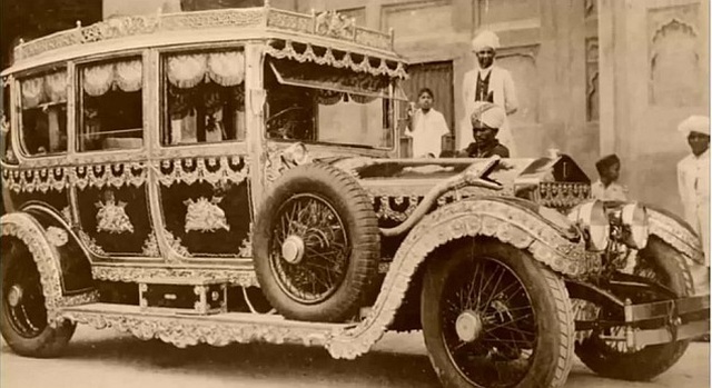 Sự thật câu chuyện vua Ấn Độ mua siêu sang Rolls-Royce để làm xe quét rác - 2