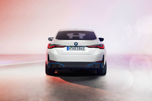 BMW i4 có công suất lên tới 523 mã lực, cạnh tranh sát sườn Tesla Model 3 - 11
