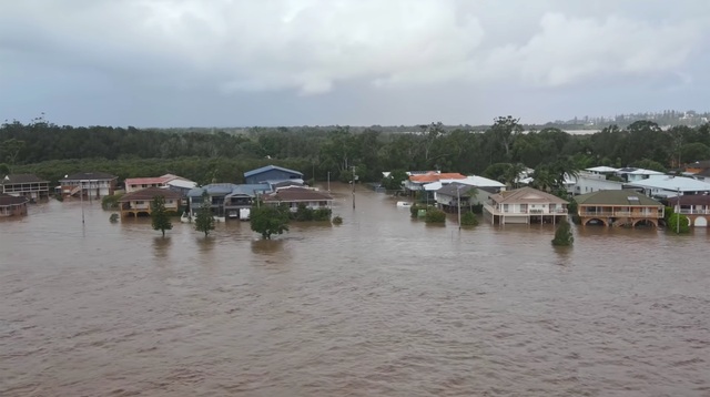 Nhà bị cuốn trôi trong trận lũ lụt trăm năm có một ở Australia - 6 Nhà bị cuốn trôi trong trận lũ lụt trăm năm có một ở Australia - 6