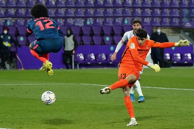 Thủ môn Sevilla gây sốt với pha ghi bàn ấn tượng phút cuối - 1 Thủ môn Sevilla gây sốt với pha ghi bàn ấn tượng phút cuối - 1