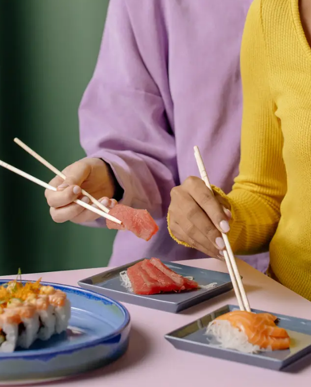 Nhận kết đắng sau khi đổi tên thành cá hồi để được ăn sushi miễn phí - 3 Nhận kết đắng sau khi đổi tên thành cá hồi để được ăn sushi miễn phí - 3