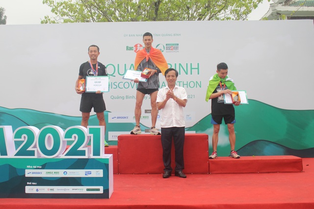 Ông Đoàn Ngọc Hải chinh phục 42km marathon tại Phong Nha - Kẻ Bàng - 5 Ông Đoàn Ngọc Hải chinh phục 42km marathon tại Phong Nha - Kẻ Bàng - 5