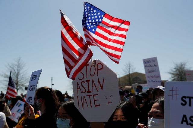 Mỹ sục sôi biểu tình chống thù ghét người gốc Á sau thảm kịch xả súng - 1