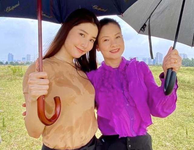 Ngỡ ngàng nhan sắc tuổi 52 của NSND Thu Quế