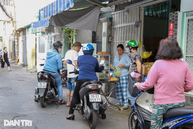 Người phụ nữ 25 năm tần tảo bán cá nục nuôi con ăn học - 1 Người phụ nữ 25 năm tần tảo bán cá nục nuôi con ăn học - 1