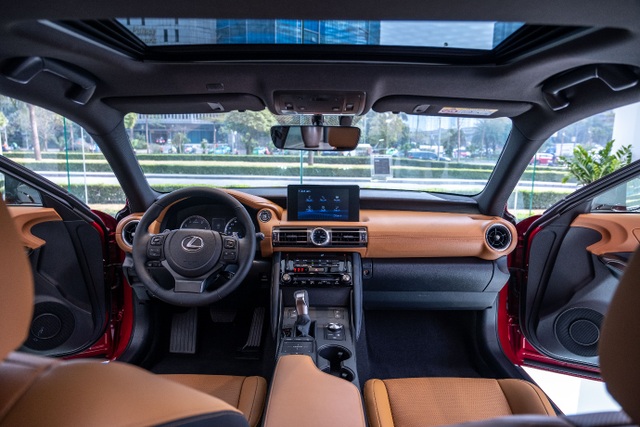 Chất thể thao trên Lexus IS 2021 chinh phục khách hàng trẻ Việt - 3 Chất thể thao trên Lexus IS 2021 chinh phục khách hàng trẻ Việt - 3
