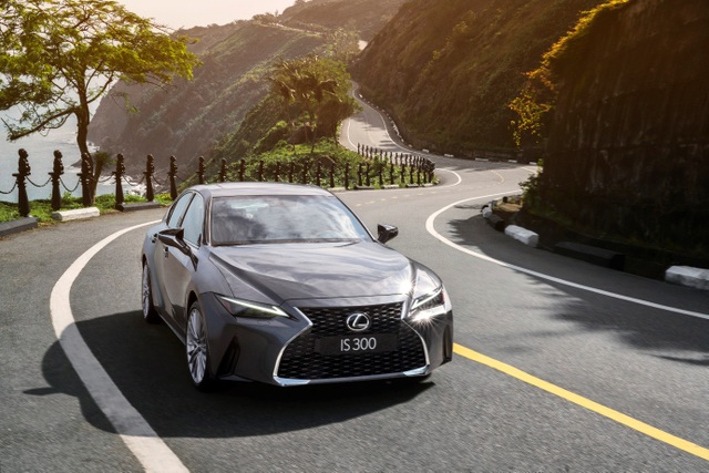 Chất thể thao trên Lexus IS 2021 chinh phục khách hàng trẻ Việt - 4 Chất thể thao trên Lexus IS 2021 chinh phục khách hàng trẻ Việt - 4