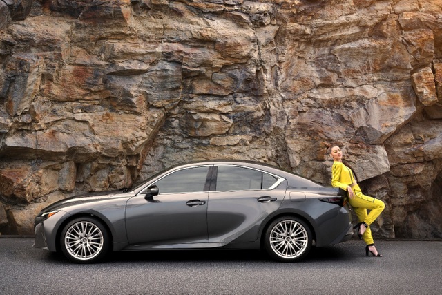 Chất thể thao trên Lexus IS 2021 chinh phục khách hàng trẻ Việt - 5 Chất thể thao trên Lexus IS 2021 chinh phục khách hàng trẻ Việt - 5