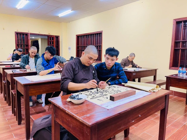 Lớp học thư pháp 0 đồng tại Chùa Long Hưng - 2 Lớp học thư pháp 0 đồng tại Chùa Long Hưng - 2