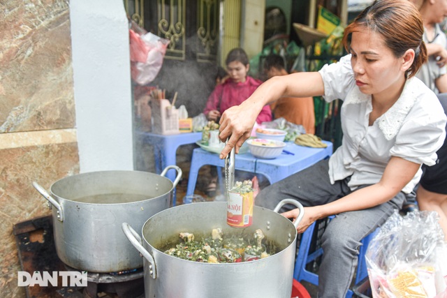 Buy discarded beer cans, bring home chicken in cans, sell 1000 servings / day - 1