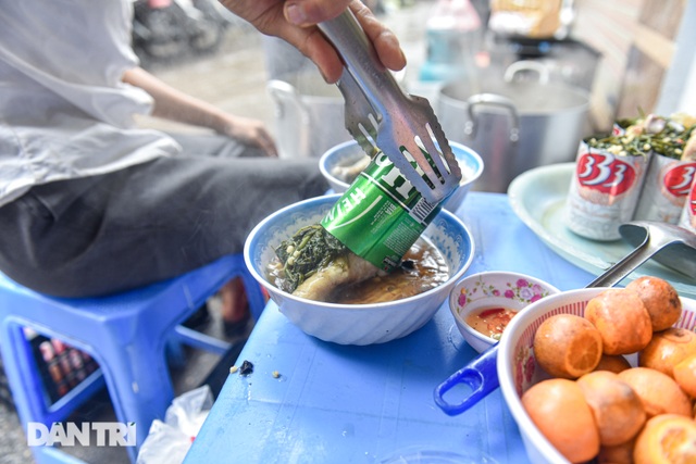 Buy discarded beer cans, bring home chicken in cans, sell 1000 servings / day - 8