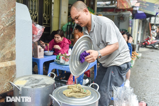 Buy discarded beer cans, bring them as chicken in cans, sell 1000 servings / day - 11