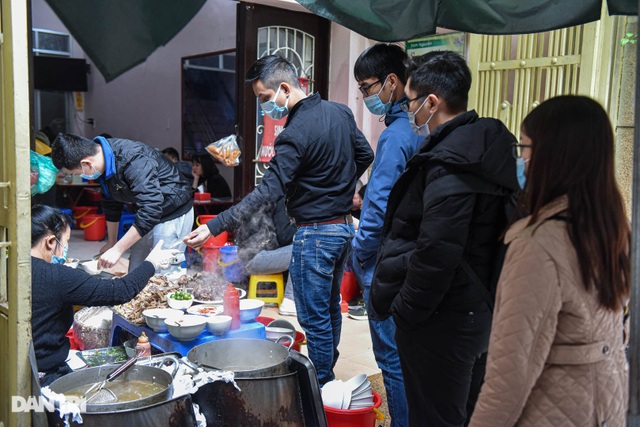 Lạ lùng con ngõ ẩm thực đủ 