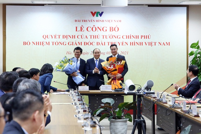 Thủ tướng Nguyễn Xuân Phúc trao quyết định bổ nhiệm Tổng Giám đốc VTV - 2 Thủ tướng Nguyễn Xuân Phúc trao quyết định bổ nhiệm Tổng Giám đốc VTV - 2