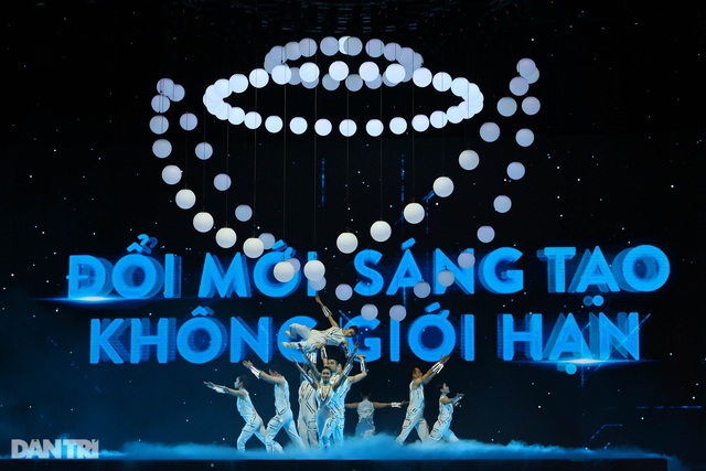 Những hình ảnh ấn tượng trong lễ kỷ niệm 90 năm thành lập Đoàn TNCS HCM - 8 Những hình ảnh ấn tượng trong lễ kỷ niệm 90 năm thành lập Đoàn TNCS HCM - 8