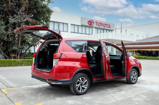 Từ bỏ sedan thể thao, ông bố trẻ chọn Toyota Innova và lý do gây xúc động - 3 Từ bỏ sedan thể thao, ông bố trẻ chọn Toyota Innova và lý do gây xúc động - 3
