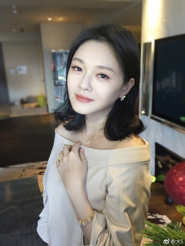 Cuộc sống làm dâu hào môn của mỹ nhân Vườn Sao Băng Từ Hy Viên - 12 Cuộc sống làm dâu hào môn của mỹ nhân Vườn Sao Băng Từ Hy Viên - 12