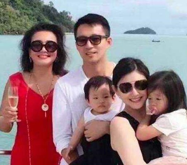 Cuộc sống làm dâu hào môn của mỹ nhân Vườn Sao Băng Từ Hy Viên - 4 Cuộc sống làm dâu hào môn của mỹ nhân Vườn Sao Băng Từ Hy Viên - 4