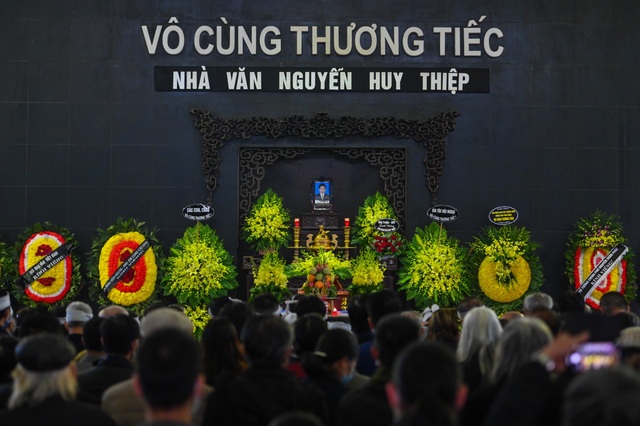 Đông đảo văn nghệ sĩ tiễn biệt ông vua truyện ngắn Nguyễn Huy Thiệp - 1 Đông đảo văn nghệ sĩ tiễn biệt ông vua truyện ngắn Nguyễn Huy Thiệp - 1