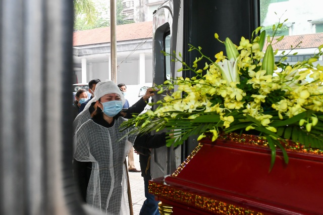 Đông đảo văn nghệ sĩ tiễn biệt ông vua truyện ngắn Nguyễn Huy Thiệp - 14 Đông đảo văn nghệ sĩ tiễn biệt ông vua truyện ngắn Nguyễn Huy Thiệp - 14