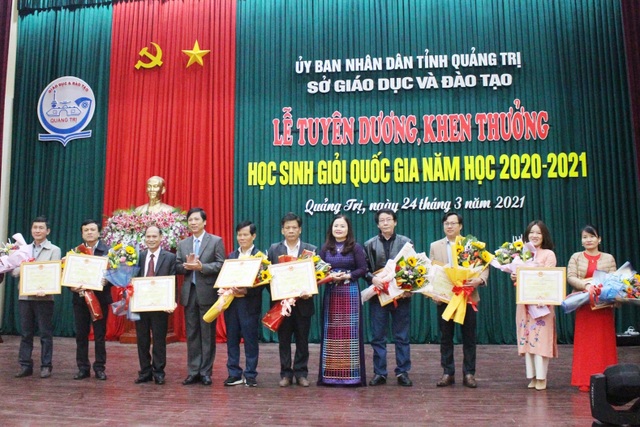 Quảng Trị: Tuyên dương, khen thưởng các học sinh đoạt giải quốc gia - 2 Quảng Trị: Tuyên dương, khen thưởng các học sinh đoạt giải quốc gia - 2