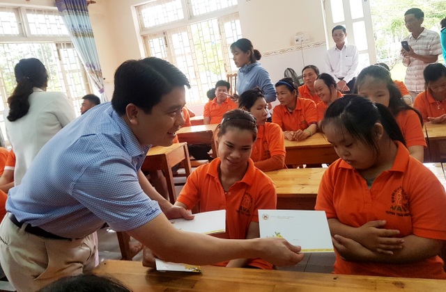 Phấn đấu 100% người khuyết tật ở Quảng Nam được cấp miễn phí thẻ BHYT - 2 Phấn đấu 100% người khuyết tật ở Quảng Nam được cấp miễn phí thẻ BHYT - 2