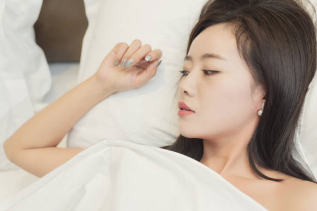 Tâm sự người vợ trẻ lấy chồng 2 năm bỗng nảy sinh tình cảm đồng giới - 1 Tâm sự người vợ trẻ lấy chồng 2 năm bỗng nảy sinh tình cảm đồng giới - 1