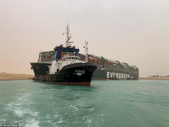 Chạy đua giải cứu kênh đào Suez bị siêu tàu hàng án ngữ - 5