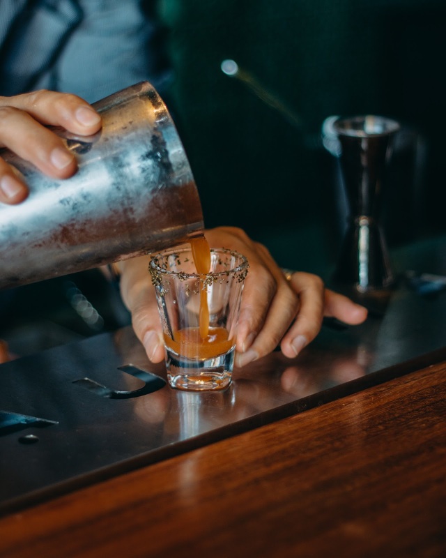 Lạ lùng món cocktail… trứng cút lộn ở Sài Gòn - 2 Lạ lùng món cocktail… trứng cút lộn ở Sài Gòn - 2