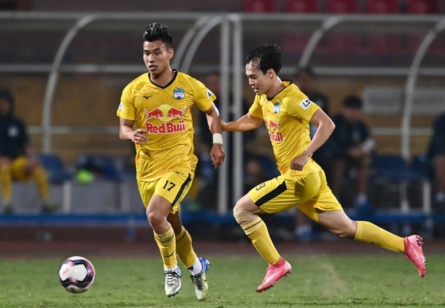 HA Gia Lai dẫn đầu V-League, báo Thái Lan khen nức nở Kiatisuk cao tay - 2 HA Gia Lai dẫn đầu V-League, báo Thái Lan khen nức nở Kiatisuk cao tay - 2