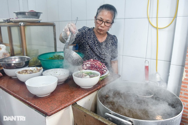 5 pho shops attracting the most visitors in Hanoi: Delicious, the name is still very poisonous - 11