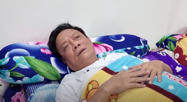 Nghệ sĩ hài Tấn Hoàng bị ngất xỉu trên máy bay, phải thở oxy - 1 Nghệ sĩ hài Tấn Hoàng bị ngất xỉu trên máy bay, phải thở oxy - 1
