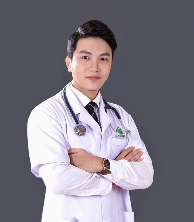 Gặp lại hot boy trường Y năm nào nay đã là bác sĩ điển trai như tài tử - 1 Gặp lại hot boy trường Y năm nào nay đã là bác sĩ điển trai như tài tử - 1