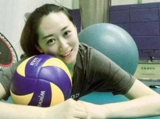 VĐV bóng chuyền xinh như thiên thần của Trung Quốc bất ngờ giải nghệ sớm - 2 VĐV bóng chuyền xinh như thiên thần của Trung Quốc bất ngờ giải nghệ sớm - 2