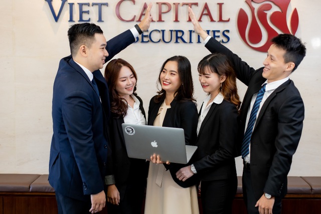 VCSC đón nhận chuỗi giải thưởng quốc tế danh giá - 1 VCSC đón nhận chuỗi giải thưởng quốc tế danh giá - 1