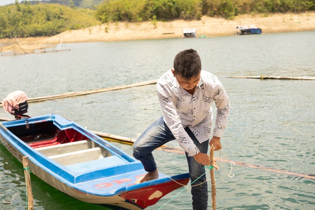 Chuyện nghề của người thợ lặn cuối cùng trên Thủy điện Đồng Nai 3 - 7 Chuyện nghề của người thợ lặn cuối cùng trên Thủy điện Đồng Nai 3 - 7