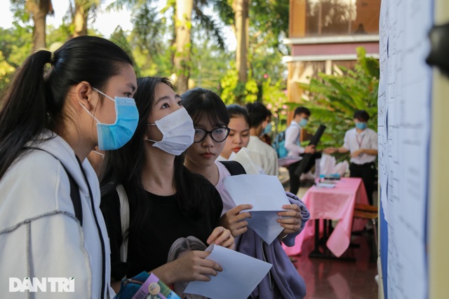 Hôm nay, gần 70.000 thí sinh thi đánh giá năng lực để xét tuyển vào đại học - 1 Hôm nay, gần 70.000 thí sinh thi đánh giá năng lực để xét tuyển vào đại học - 1