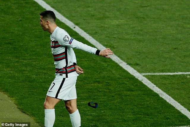 Hành động nổi điên của C.Ronaldo mang về... 1,7 tỷ đồng cứu trẻ em - 1 Hành động nổi điên của C.Ronaldo mang về... 1,7 tỷ đồng cứu trẻ em - 1