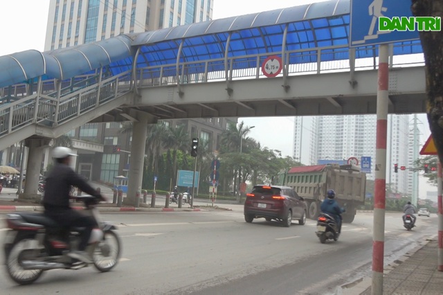 Hà Nội: Hãi hùng cảnh hổ vồ bất chấp pháp luật nghênh ngang giữa phố - 7 Hà Nội: Hãi hùng cảnh hổ vồ bất chấp pháp luật nghênh ngang giữa phố - 7