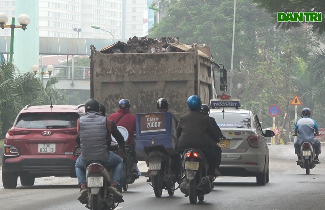 Hà Nội: Hãi hùng cảnh hổ vồ bất chấp pháp luật nghênh ngang giữa phố - 2 Hà Nội: Hãi hùng cảnh hổ vồ bất chấp pháp luật nghênh ngang giữa phố - 2