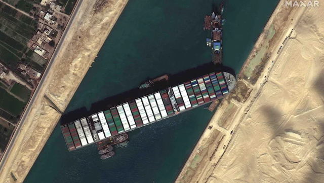 Ai Cập nêu điều kiện thả siêu tàu sau vụ kênh Suez thất thủ - 1 Ai Cập nêu điều kiện thả siêu tàu sau vụ kênh Suez thất thủ - 1