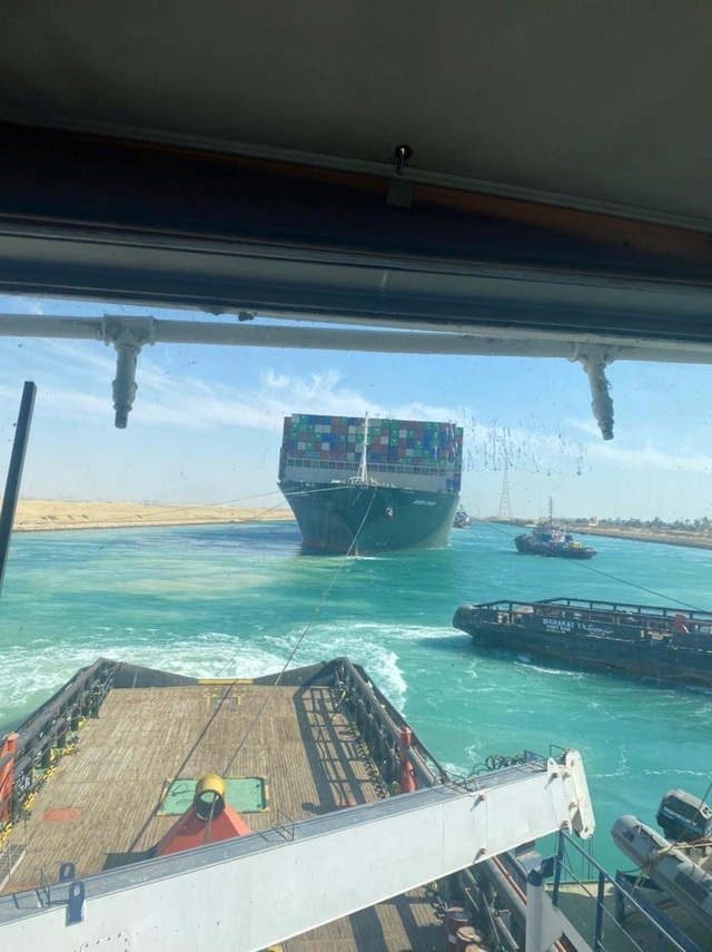 Siêu tàu nổi hoàn toàn, kênh đào Suez khai thông - 3 Siêu tàu nổi hoàn toàn, kênh đào Suez khai thông - 3