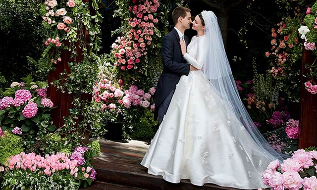 Hôn nhân viên mãn của siêu mẫu Miranda Kerr bên tỷ phú đẹp trai kém 7 tuổi - 1 Hôn nhân viên mãn của siêu mẫu Miranda Kerr bên tỷ phú đẹp trai kém 7 tuổi - 1