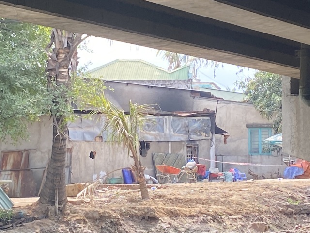 Vụ cháy 6 người chết: Hàng xóm đập cửa ầm ầm mà không được - 2 Vụ cháy 6 người chết: Hàng xóm đập cửa ầm ầm mà không được - 2