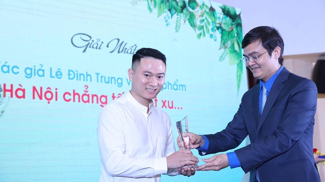 Trao giải cho 12 tác phẩm Hà Nội thành phố tôi yêu - 2 Trao giải cho 12 tác phẩm Hà Nội thành phố tôi yêu - 2