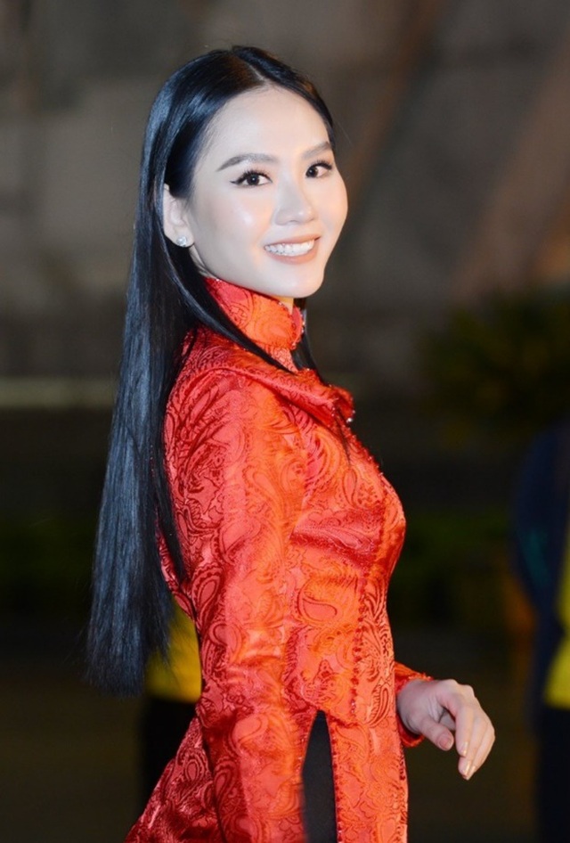 Hoa hậu Đỗ Thị Hà xinh đẹp rạng rỡ bên cầu thủ Xuân Trường, Văn Toàn - 8 Hoa hậu Đỗ Thị Hà xinh đẹp rạng rỡ bên cầu thủ Xuân Trường, Văn Toàn - 8