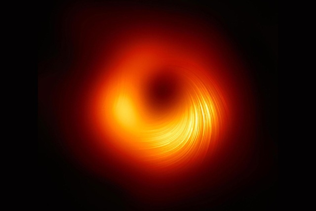 Hé lộ hình ảnh chi tiết siêu hiếm về một lỗ đen lần đầu tiên - 1