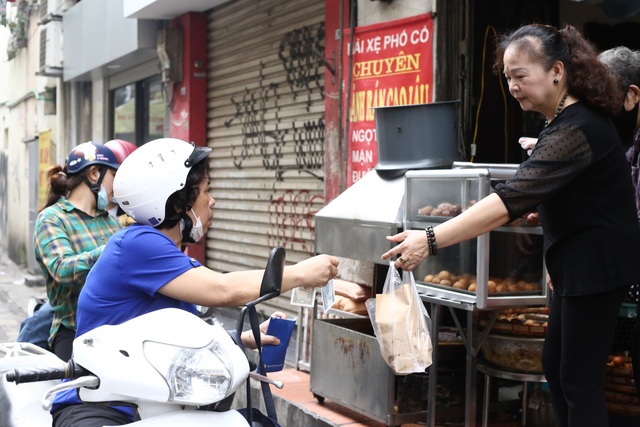Donuts 3 decades in Hanoi, earning 20 million per day - 3