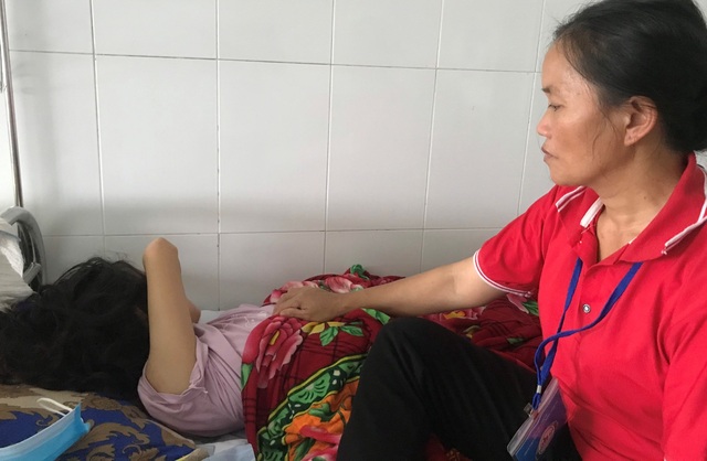 Nữ sinh nghèo gặp tai nạn ước mơ một lần được ra Hà Nội điều trị - 3